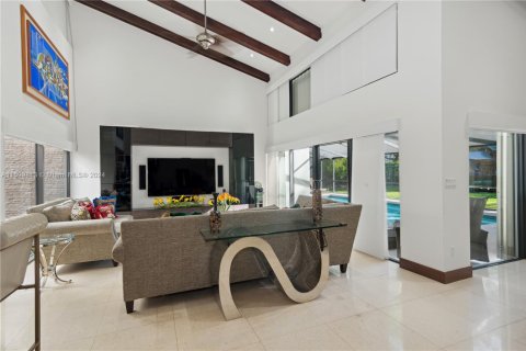 House in Coral Gables, Florida 6 bedrooms, 433.76 sq.m. № 1694350 - photo 5