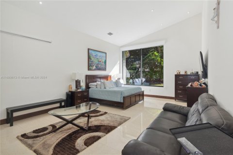 House in Coral Gables, Florida 6 bedrooms, 433.76 sq.m. № 1694350 - photo 7