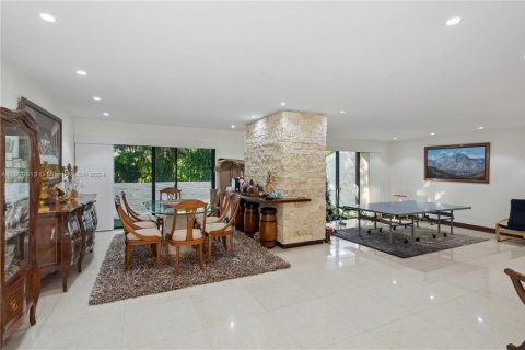 House in Coral Gables, Florida 6 bedrooms, 433.76 sq.m. № 1694350 - photo 4