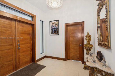 House in Coral Gables, Florida 6 bedrooms, 433.76 sq.m. № 1694350 - photo 2