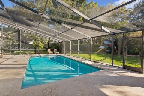 House in Coral Gables, Florida 6 bedrooms, 433.76 sq.m. № 1694350 - photo 16