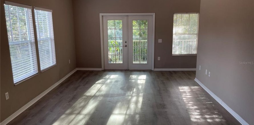 Condominio en Gainesville, Florida, 2 dormitorios  № 1881177