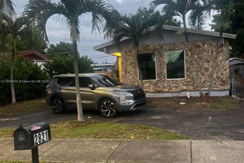 Casa en venta en Fort Lauderdale, Florida, 3 dormitorios, 107.95 m2 № 1966075 - foto 1