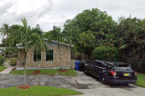 Casa en venta en Fort Lauderdale, Florida, 3 dormitorios, 107.95 m2 № 1966075 - foto 2