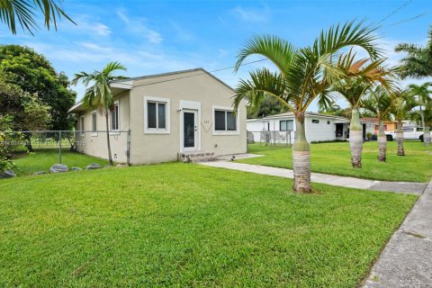 Villa ou maison à vendre à El Portal, Floride: 3 chambres, 89.19 m2 № 1809769 - photo 3