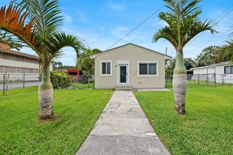 Villa ou maison à vendre à El Portal, Floride: 3 chambres, 89.19 m2 № 1809769 - photo 1