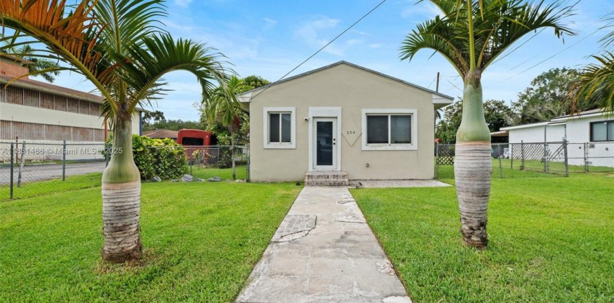 Villa ou maison à El Portal, Floride 3 chambres, 89.19 m2 № 1809769