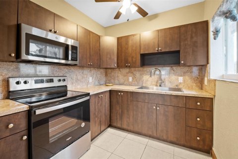 Villa ou maison à vendre à El Portal, Floride: 3 chambres, 89.19 m2 № 1809769 - photo 13