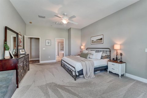 House in Land O' Lakes, Florida 5 bedrooms, 311.22 sq.m. № 2230480 - photo 18