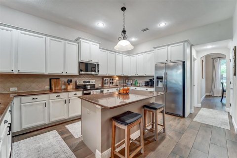 House in Land O' Lakes, Florida 5 bedrooms, 311.22 sq.m. № 2230480 - photo 8