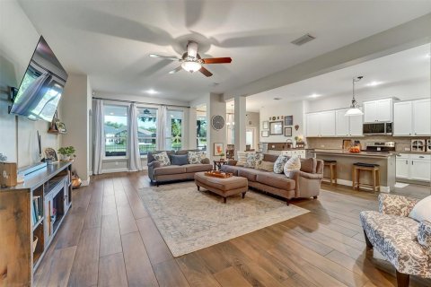 House in Land O' Lakes, Florida 5 bedrooms, 311.22 sq.m. № 2230480 - photo 15