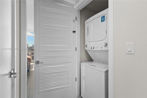 Condominio en venta en Miami, Florida, 2 dormitorios, 97.36 m2 № 2034619 - foto 16