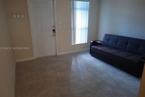 Touwnhouse à louer à Homestead, Floride: 3 chambres, 156.08 m2 № 2001358 - photo 2