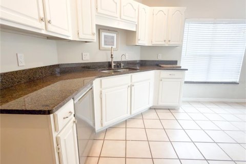 Villa ou maison à louer à Orlando, Floride: 3 chambres, 115.48 m2 № 2411617 - photo 8