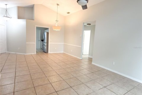 Villa ou maison à louer à Orlando, Floride: 3 chambres, 115.48 m2 № 2411617 - photo 4