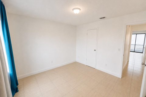 Touwnhouse à vendre à Kissimmee, Floride: 2 chambres, 101.08 m2 № 2209068 - photo 13