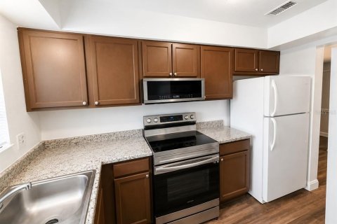 Touwnhouse à vendre à Kissimmee, Floride: 2 chambres, 101.08 m2 № 2209068 - photo 2