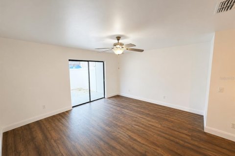 Touwnhouse à vendre à Kissimmee, Floride: 2 chambres, 101.08 m2 № 2209068 - photo 8