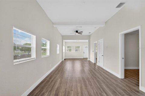 Casa en alquiler en Tampa, Florida, 3 dormitorios, 178.84 m2 № 2283948 - foto 8