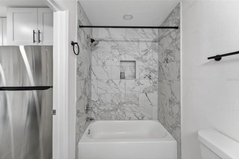 Casa en alquiler en Tampa, Florida, 3 dormitorios, 178.84 m2 № 2283948 - foto 16