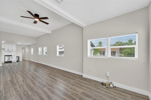 Casa en alquiler en Tampa, Florida, 3 dormitorios, 178.84 m2 № 2283948 - foto 5