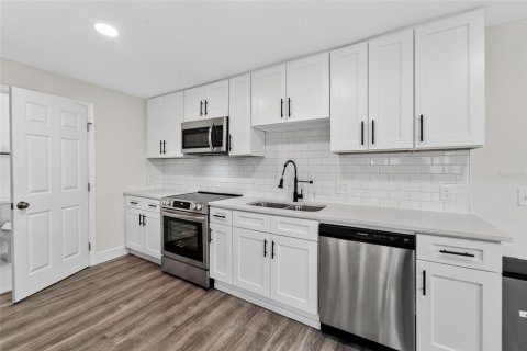 Casa en alquiler en Tampa, Florida, 3 dormitorios, 178.84 m2 № 2283948 - foto 12