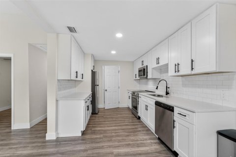 Casa en alquiler en Tampa, Florida, 3 dormitorios, 178.84 m2 № 2283948 - foto 11
