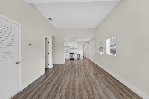 Casa en alquiler en Tampa, Florida, 3 dormitorios, 178.84 m2 № 2283948 - foto 4