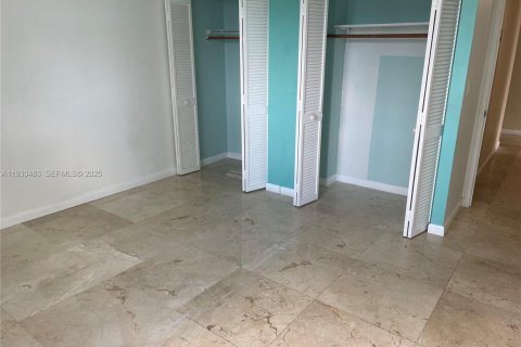 Condo in Sunny Isles Beach, Florida, 3 bedrooms № 1989257 - photo 16