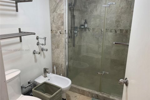 Condo in Sunny Isles Beach, Florida, 3 bedrooms № 1989257 - photo 13