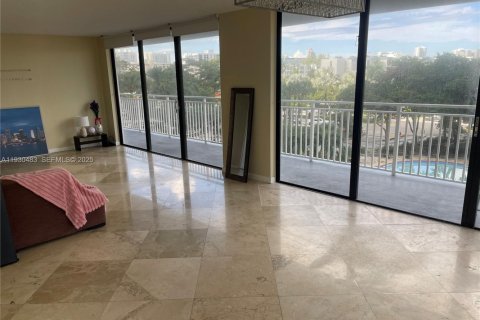 Condo in Sunny Isles Beach, Florida, 3 bedrooms № 1989257 - photo 4