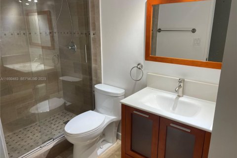 Condo in Sunny Isles Beach, Florida, 3 bedrooms № 1989257 - photo 17