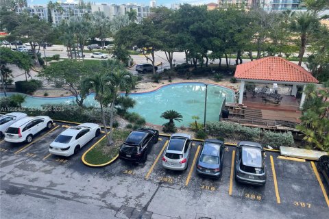 Condo in Sunny Isles Beach, Florida, 3 bedrooms № 1989257 - photo 19