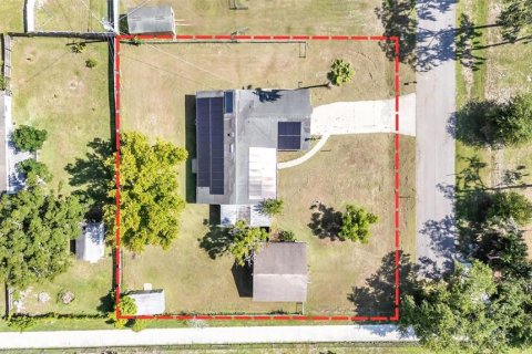 House in Mulberry, Florida 3 bedrooms, 181.62 sq.m. № 2235578 - photo 2