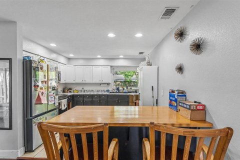 House in Mulberry, Florida 3 bedrooms, 181.62 sq.m. № 2235578 - photo 6