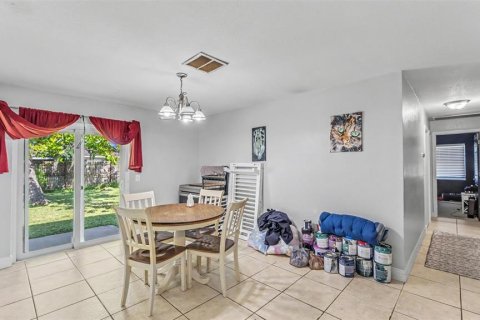 House in Mulberry, Florida 3 bedrooms, 181.62 sq.m. № 2235578 - photo 9