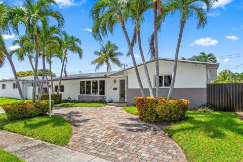 Villa ou maison à vendre à North Miami Beach, Floride: 3 chambres, 194.44 m2 № 2177655 - photo 2