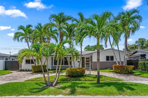 Villa ou maison à vendre à North Miami Beach, Floride: 3 chambres, 194.44 m2 № 2177655 - photo 4