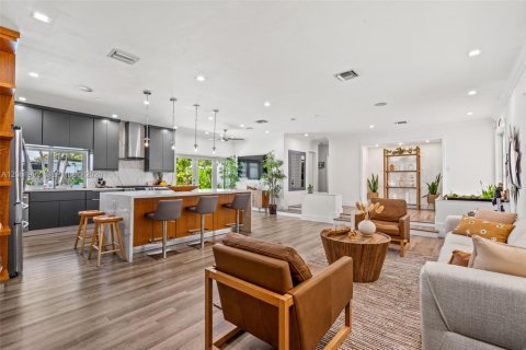 Villa ou maison à vendre à North Miami Beach, Floride: 3 chambres, 194.44 m2 № 2177655 - photo 11