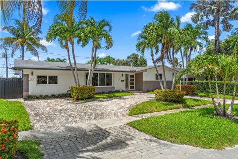 Villa ou maison à North Miami Beach, Floride 3 chambres, 194.44 m2 № 2177655