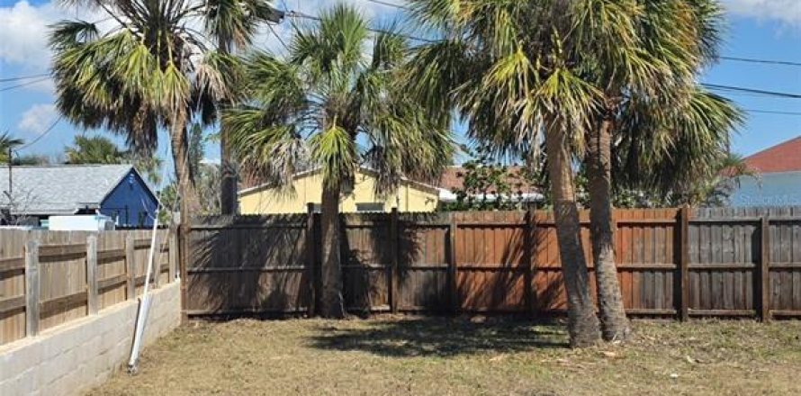 Land in Madeira Beach, Florida № 1617829