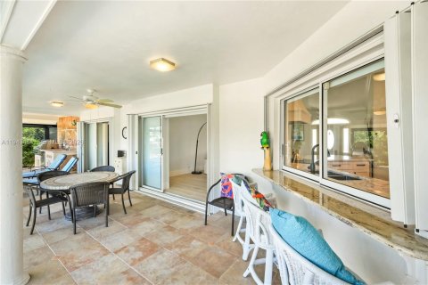 Купить виллу или дом в Марко-Айленд, Флорида 5 спален, № 2153033 - фото 30