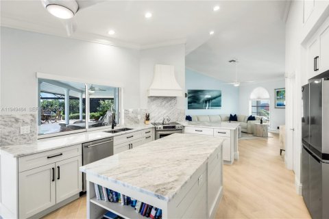 Купить виллу или дом в Марко-Айленд, Флорида 5 спален, № 2153033 - фото 12
