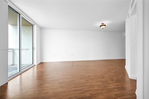 Condo in Miami, Florida, 1 bedroom  № 2049224 - photo 5