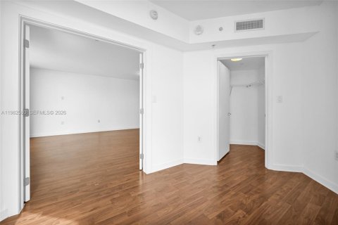Condo in Miami, Florida, 1 bedroom  № 2049224 - photo 12