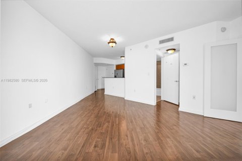 Condo in Miami, Florida, 1 bedroom  № 2049224 - photo 6