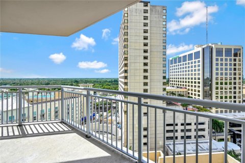 Condo in Miami, Florida, 1 bedroom  № 2049224 - photo 15