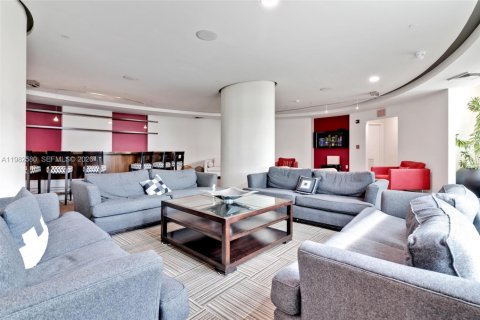 Condo in Miami, Florida, 1 bedroom  № 2049224 - photo 17