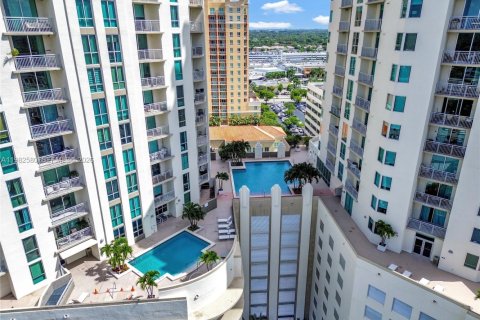 Condo in Miami, Florida, 1 bedroom  № 2049224 - photo 16