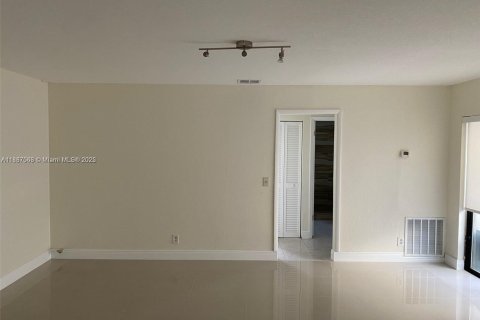 Condo in Boynton Beach, Florida, 2 bedrooms  № 1933722 - photo 8